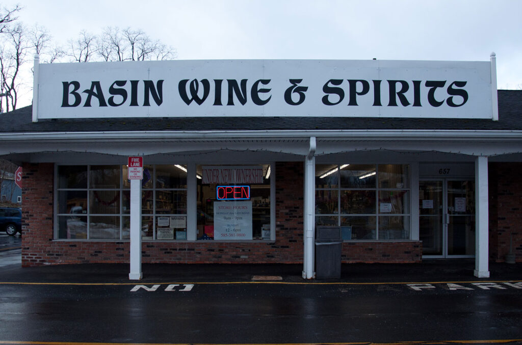 photo of front of basin wine building